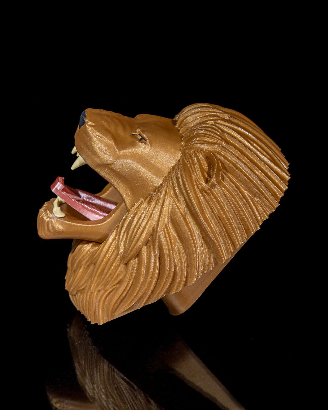 Lion Cote Hanger
